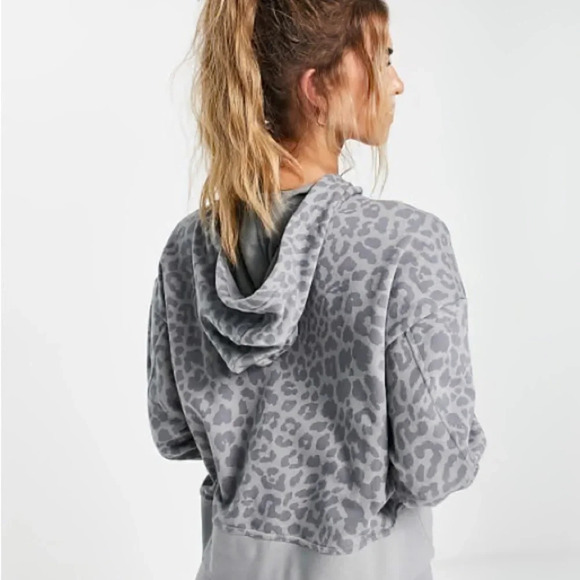 NWOT Nike Dri-FIT Get Fit Pullover Leopard Printed Training Hoodie - Picture 2 of 7